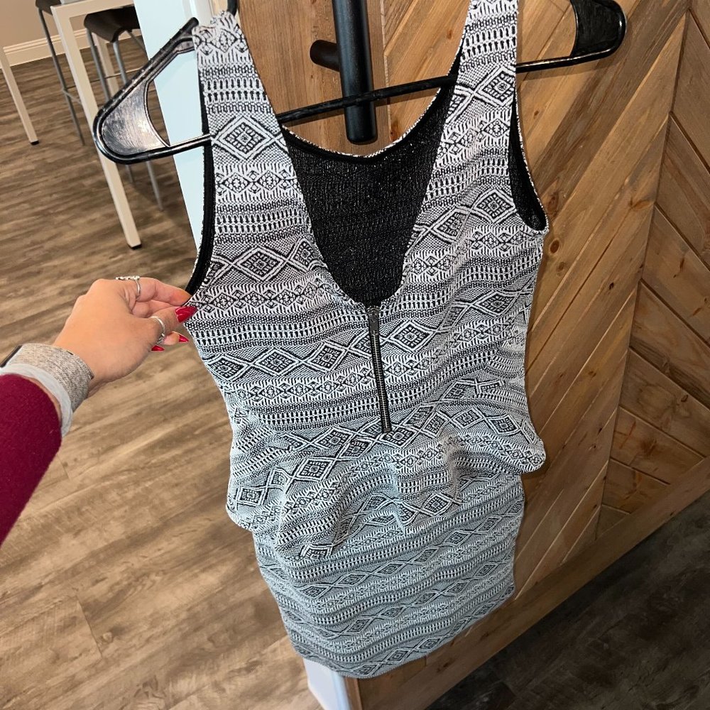 H&M Size 8 Black and White Peplum Dress